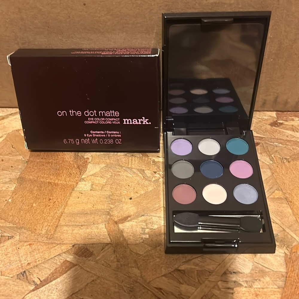 Avon Mark On the Dot matte eye color